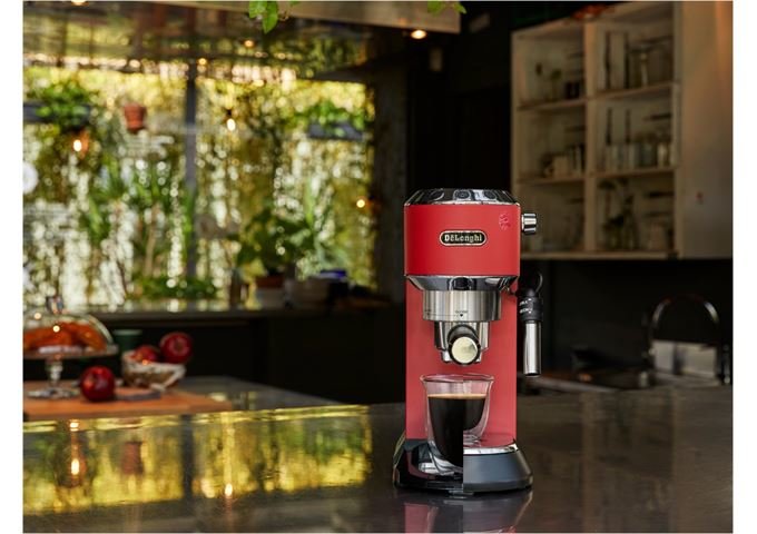 DE LONGHI EC 685.R rot Dedica Style Espressomaschine Siebträ